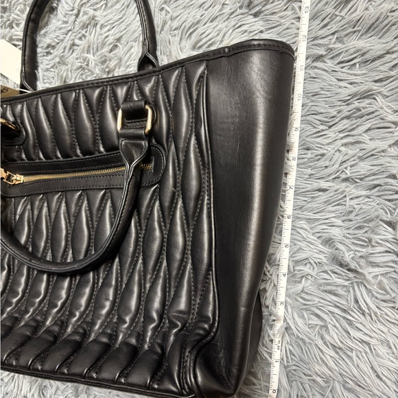 Bebe Shoulder Bag! - Picture 12 of 16